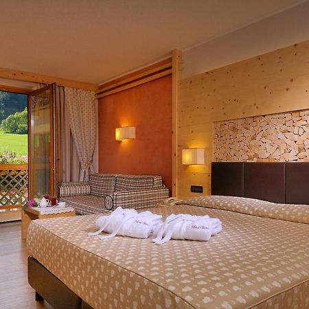 Tevini Dolomites Charming Hotel Commezzadura Rom bilde