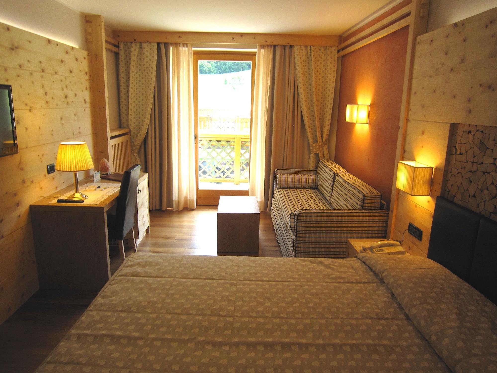 Tevini Dolomites Charming Hotel Commezzadura Eksteriør bilde