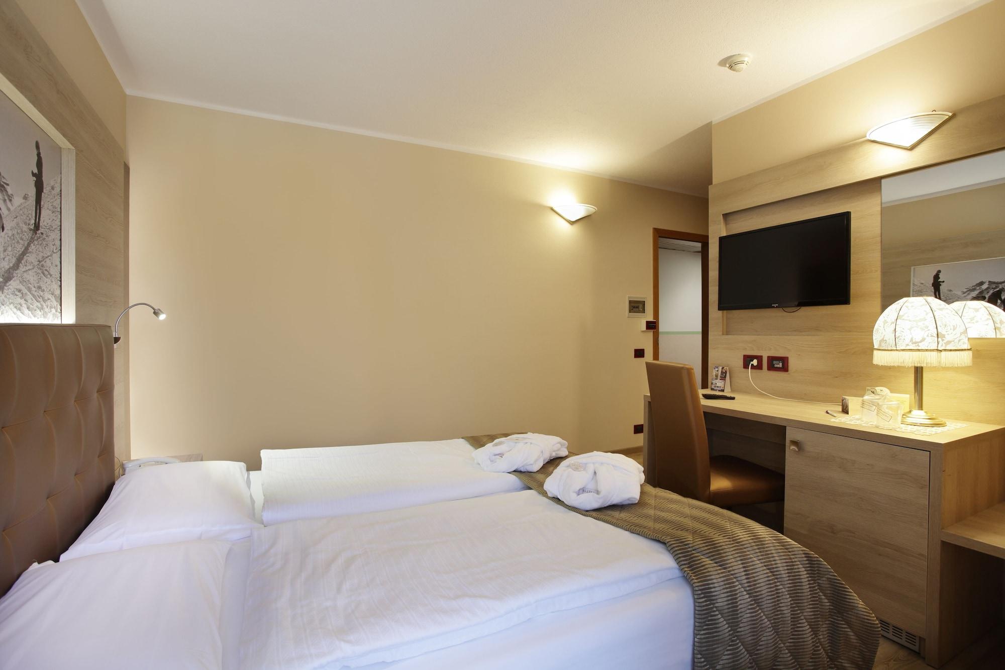 Tevini Dolomites Charming Hotel Commezzadura Eksteriør bilde