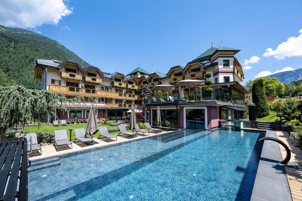 Tevini Dolomites Charming Hotel Commezzadura Eksteriør bilde