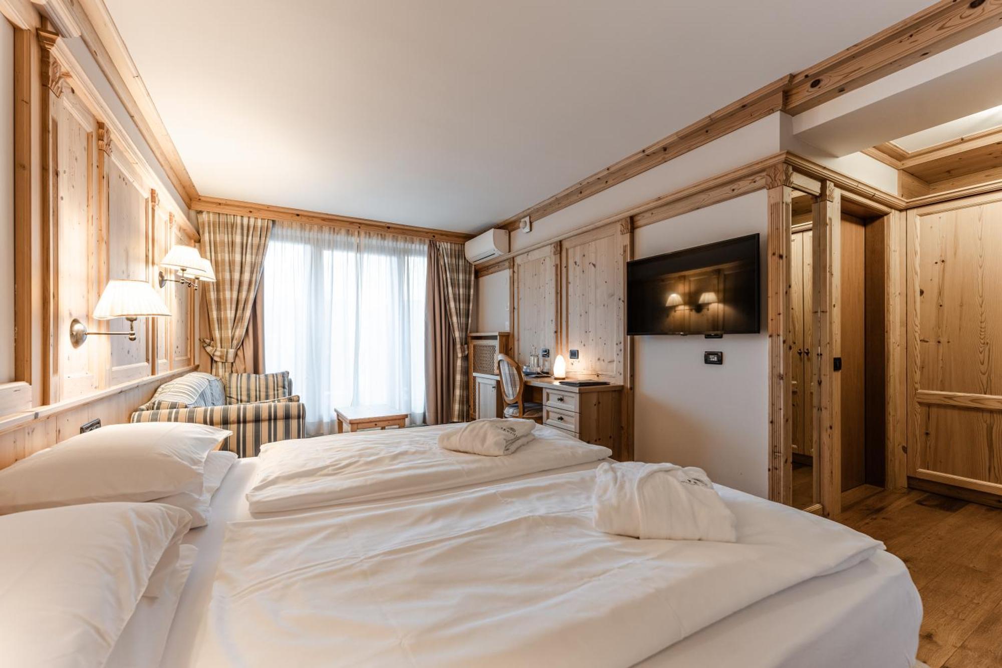 Tevini Dolomites Charming Hotel Commezzadura Eksteriør bilde