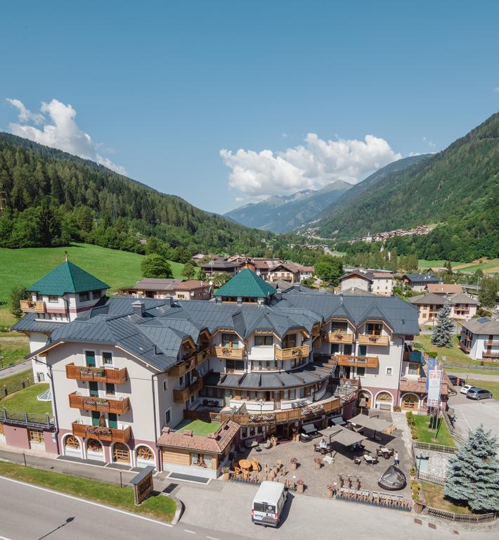 Tevini Dolomites Charming Hotel Commezzadura Eksteriør bilde